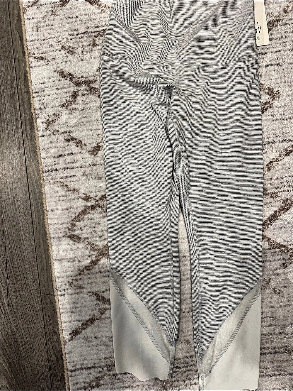 lululemon Wunder Under Crop High-Rise *Roll Down Scallop Leggings in Gray & - Picture 3 of 6